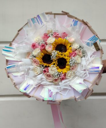 Girasoles con rosas en tonos pastel