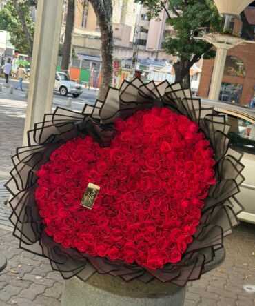 Mega corazón de 200 rosas
