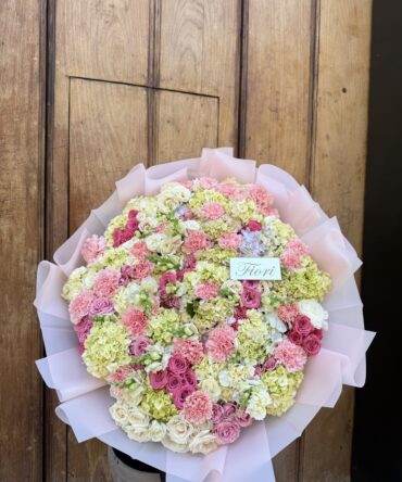 Mega bouquet de Hortencias con baby rosas, rosas y claveles