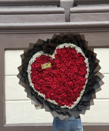 Corazón de 200 rosas con borde de gipso