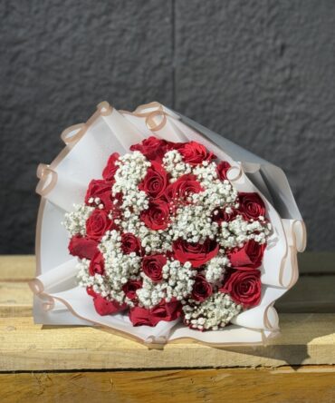 24 rosas con extra gipso