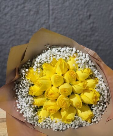 Rosas amarillas con borde en gipso