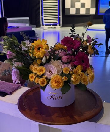 Caja baby rosas con gerberas
