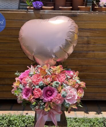Box astromelia con Rosa y globo