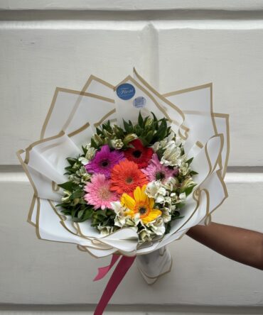 Bouquet de 6 gerberas con astromelia alrededor