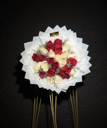24 rosas dos tonos con limonium