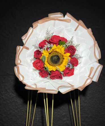 Girasol con rosas y limonium