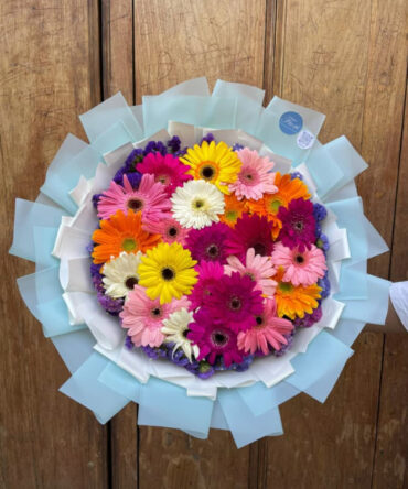 Cuarenta gerberas en tonos variados