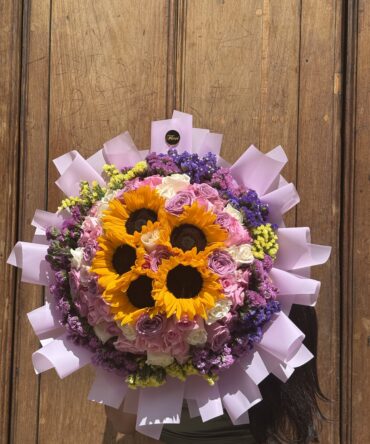 Mix girasol estatis y rosas