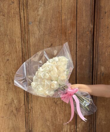 Capuchón blanco de veinticuatro rosas