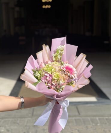 Mini Hortencias con gerbera y follaje