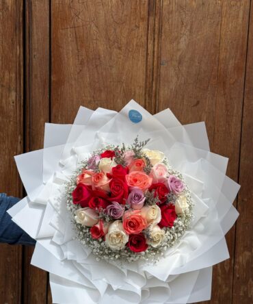 Mix cuatro tonos de rosas con limonium